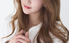 含着她两个硕大的乳峰A片